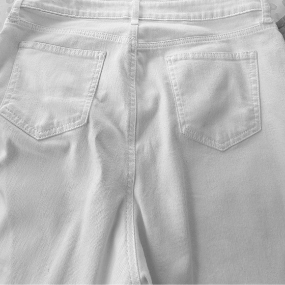 Chico's White Girlfriend Slim Leg Crop Pants size 10 - Picture 5 of 5